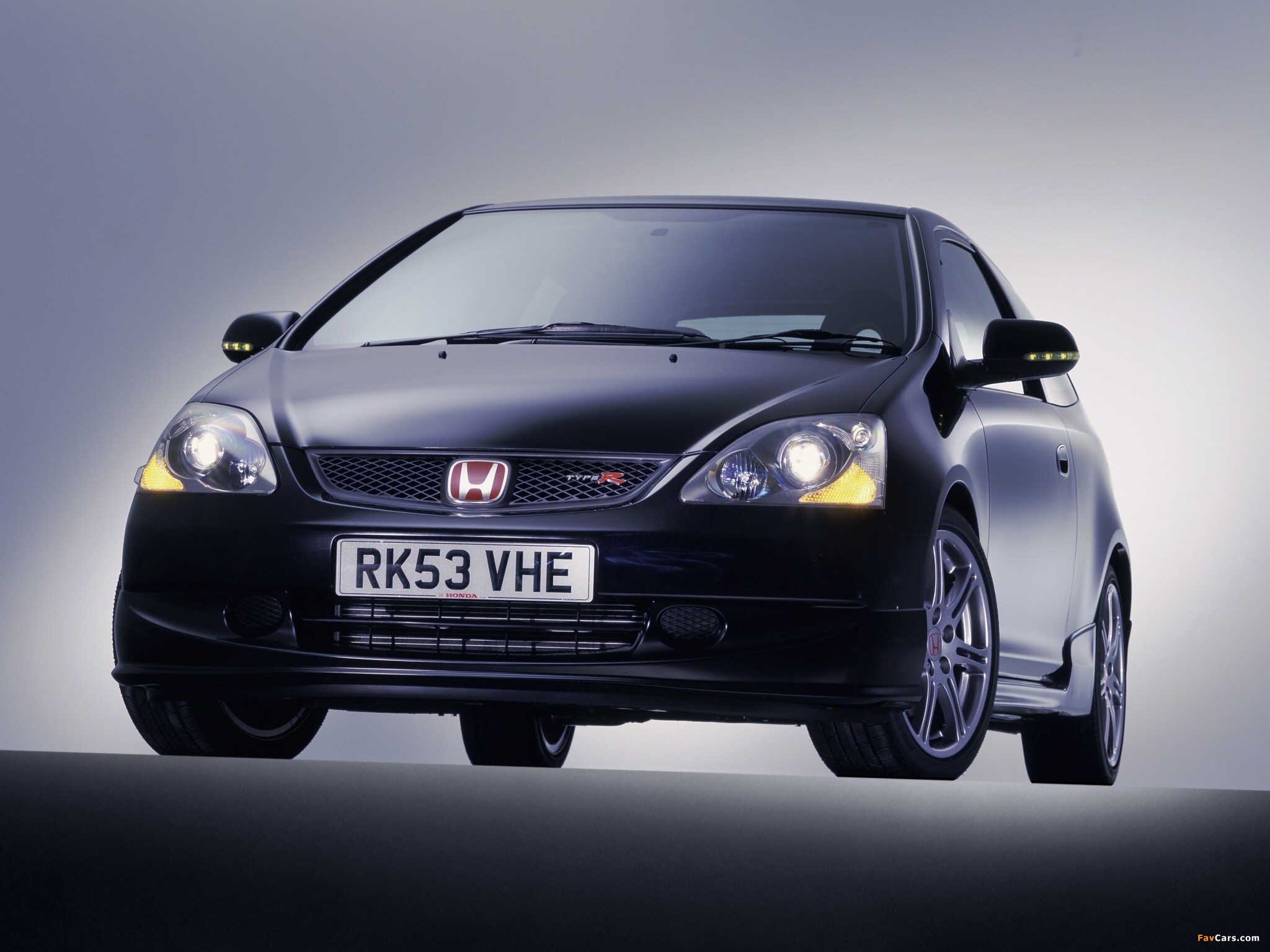 Photos of Honda Civic Type-R UK-spec (EP3) 2003–05 (2048 x 1536)