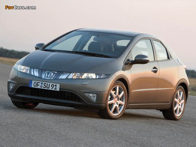 Photos of Honda Civic Hatchback (FN) 2006–08 (640 x 480)