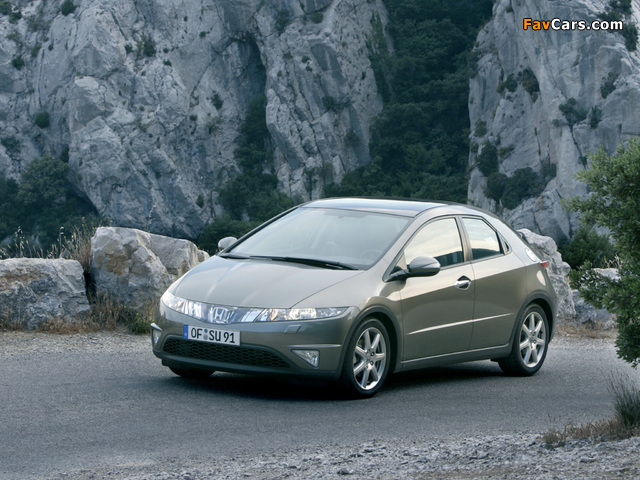 Photos of Honda Civic Hatchback (FN) 2006–08 (640 x 480)