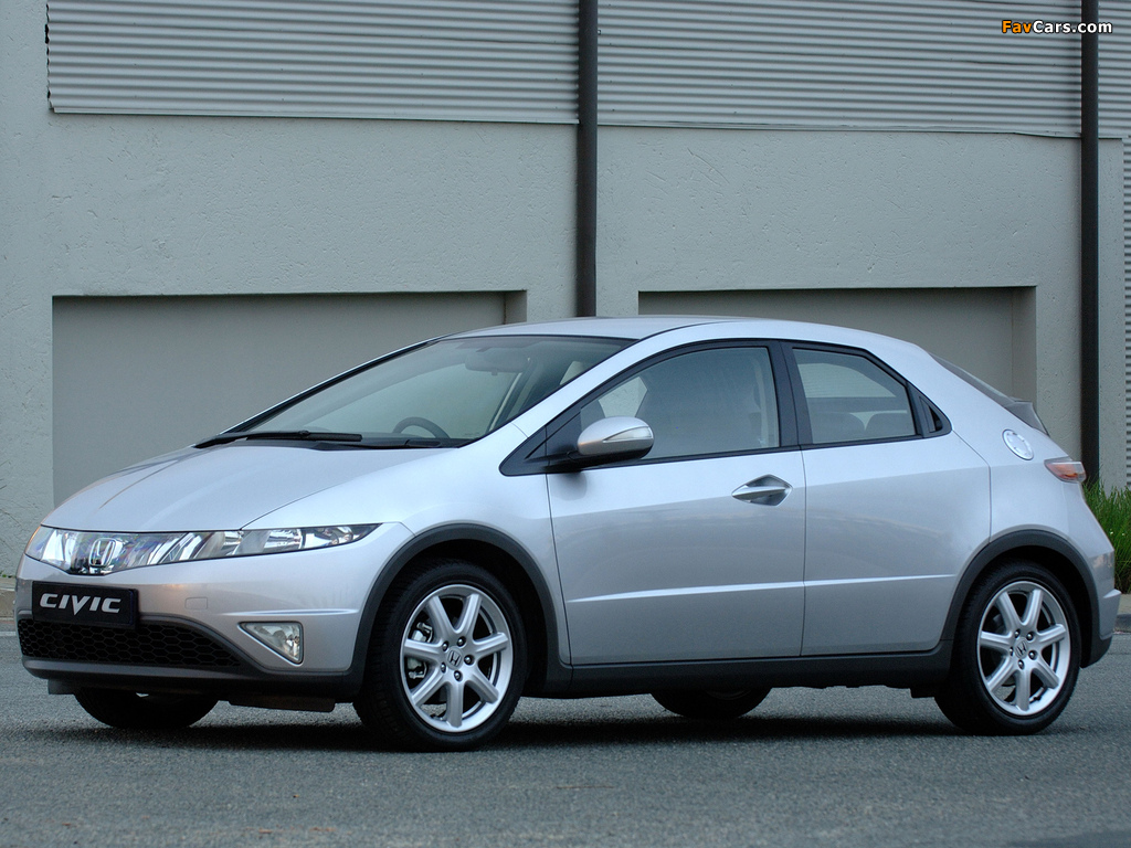 Photos of Honda Civic Hatchback ZA-spec (FN) 2006–08 (1024 x 768)