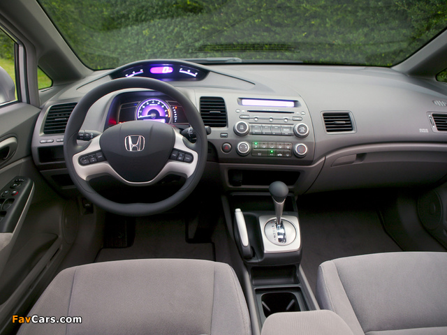 Photos of Honda Civic Sedan US-spec 2006–08 (640 x 480)