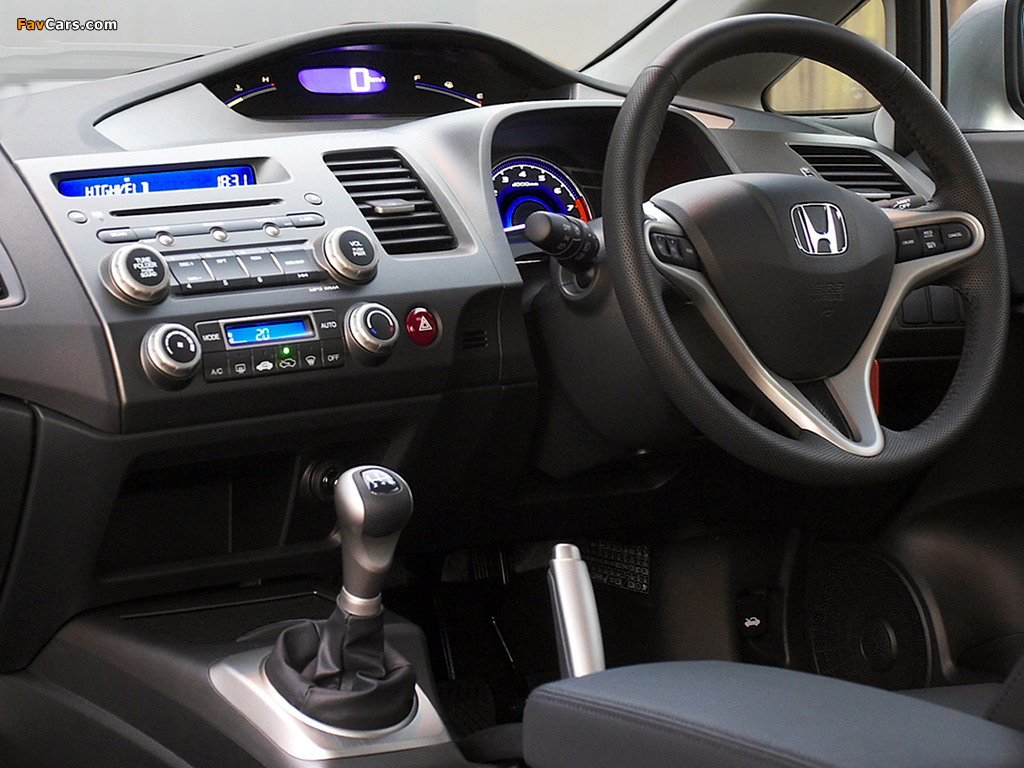 Photos of Honda Civic Sedan ZA-spec (FD) 2006–08 (1024 x 768)