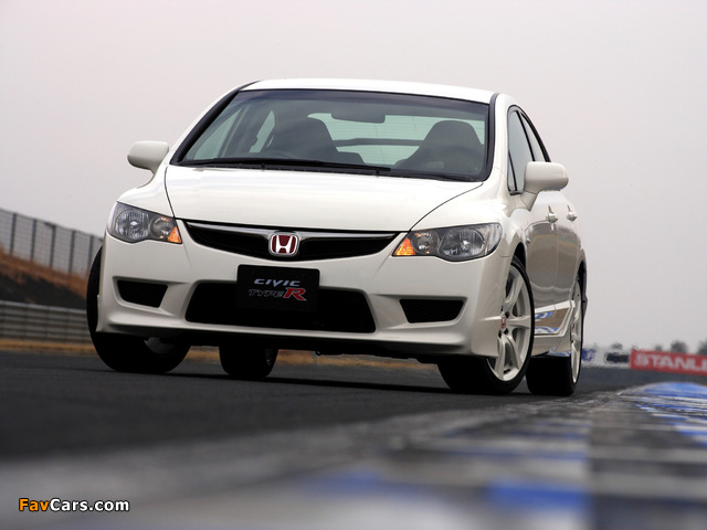 Photos of Honda Civic Type-R Sedan (FD2) 2007–08 (640 x 480)
