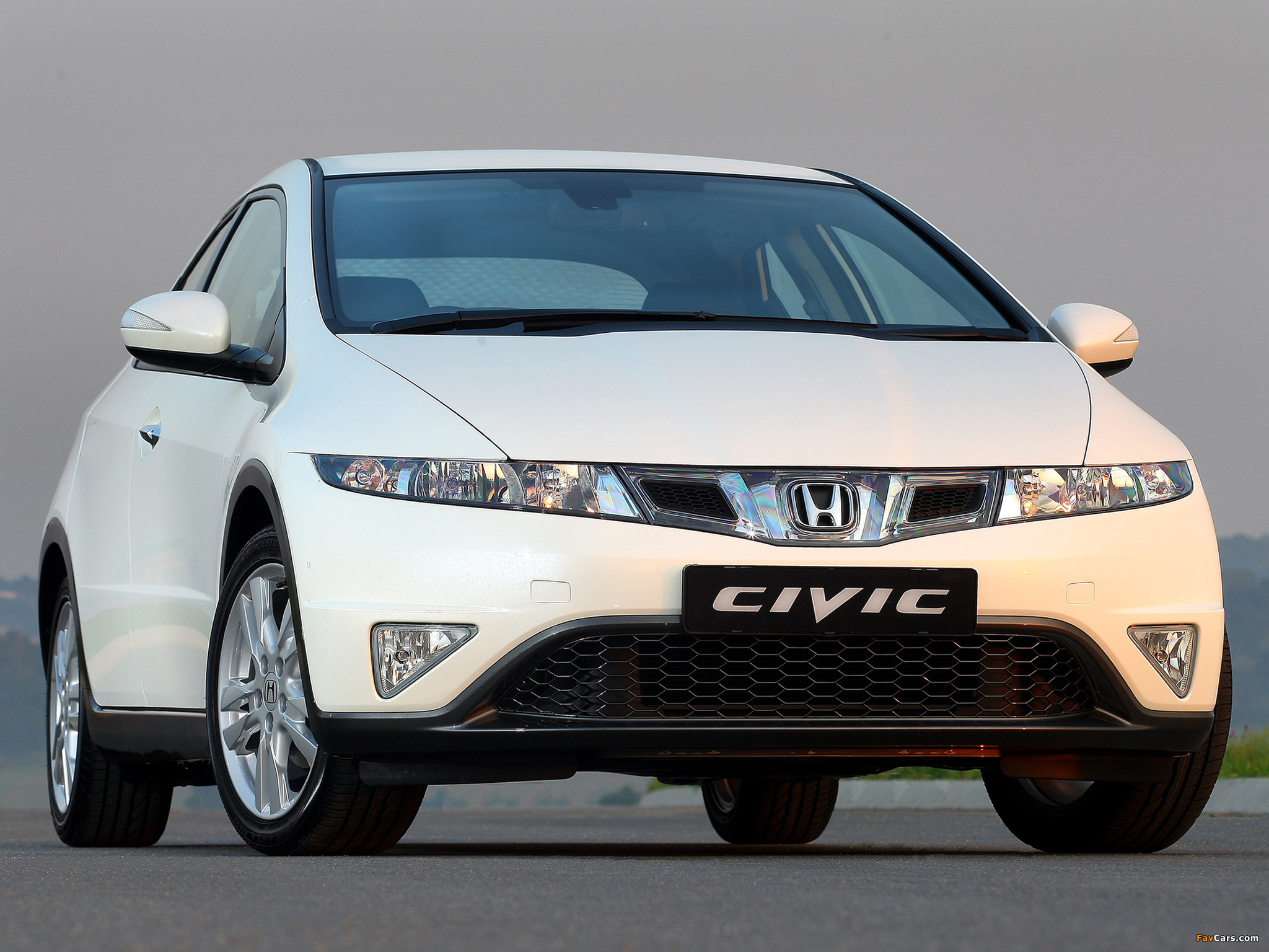 Photos of Honda Civic Hatchback ZA-spec (FN) 2008–10 (2048 x 1536)