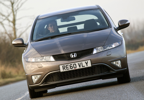 Photos of Honda Civic Hatchback UK-spec (FN) 2010–11
