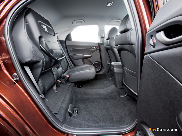 Photos of Honda Civic Hatchback (FN) 2010–11 (640 x 480)
