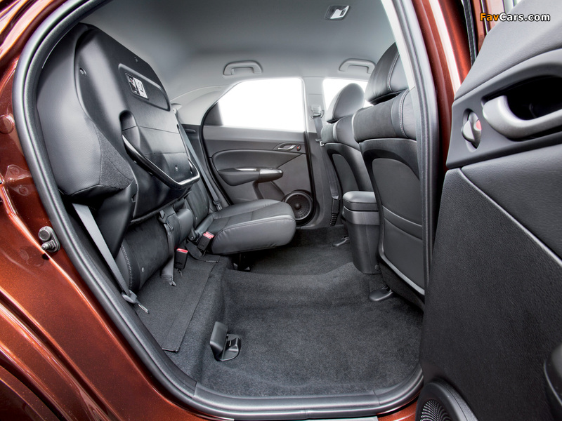 Photos of Honda Civic Hatchback (FN) 2010–11 (800 x 600)