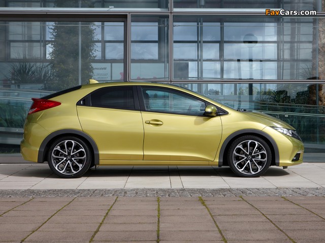 Photos of Honda Civic Hatchback UK-spec 2011 (640 x 480)