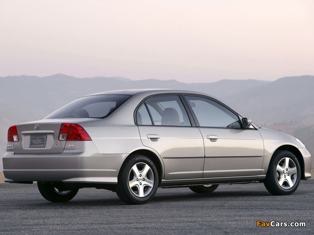 Pictures of Honda Civic Sedan US-spec 2003–06 (640 x 480)