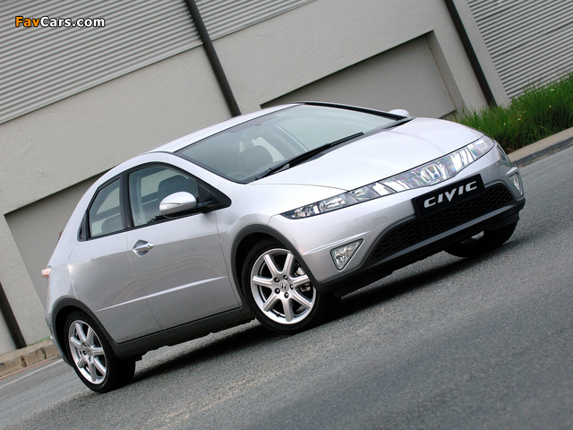 Pictures of Honda Civic Hatchback ZA-spec (FN) 2006–08 (640 x 480)