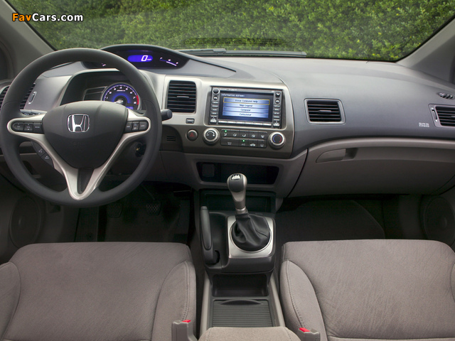Pictures of Honda Civic Coupe 2006–08 (640 x 480)