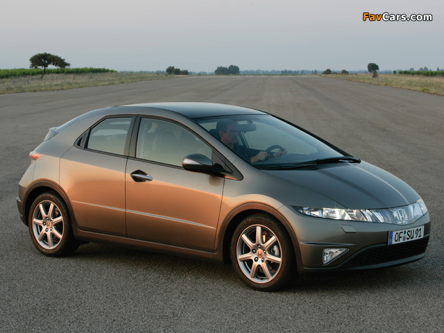 Pictures of Honda Civic Hatchback (FN) 2006–08 (640 x 480)