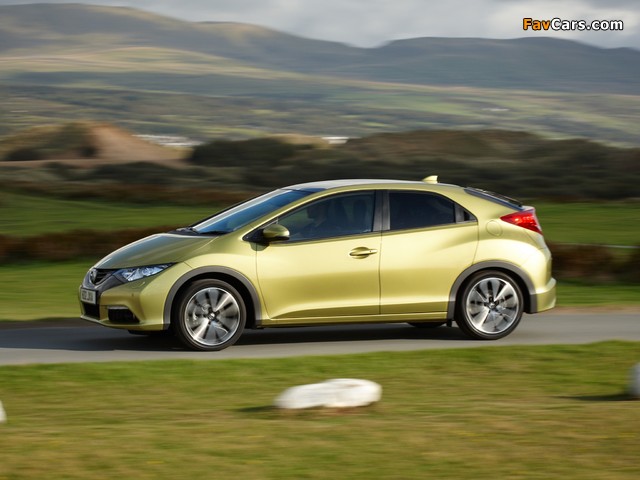 Pictures of Honda Civic Hatchback UK-spec 2011 (640 x 480)