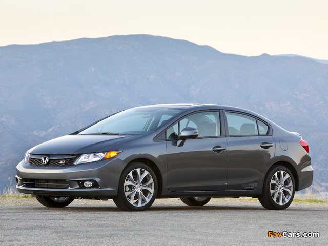 Pictures of Honda Civic Si Sedan 2011–12 (640 x 480)