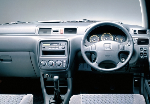 Honda CR-V JP-spec (RD1) 1999–2001 pictures
