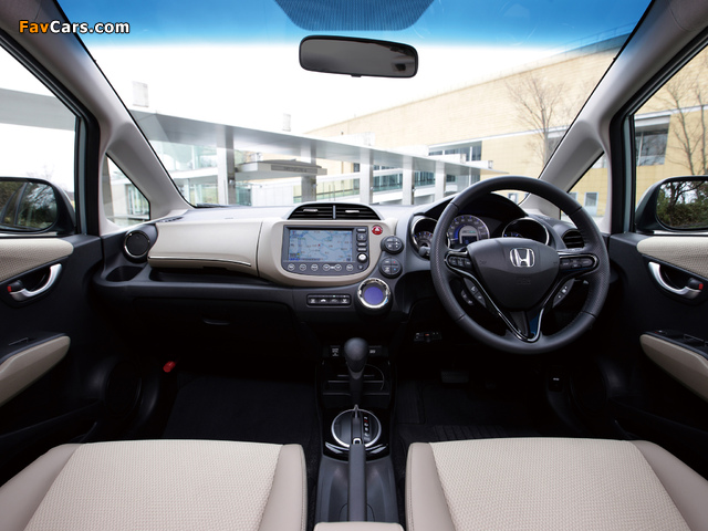 Honda Fit Shuttle Hybrid (GP2) 2011 images (640 x 480)