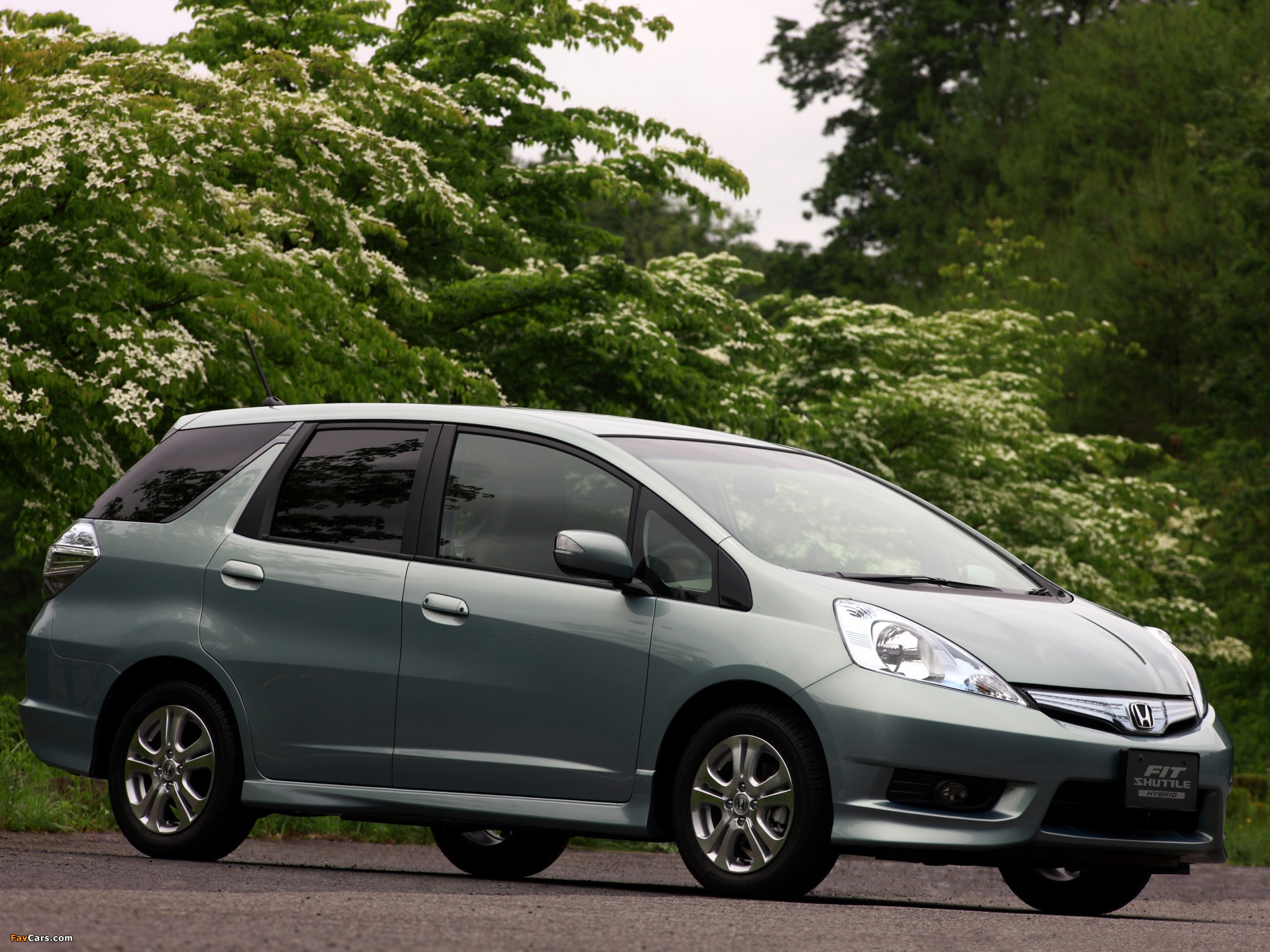 Honda Fit Shuttle Hybrid (GP2) 2011 wallpapers (2048 x 1536)