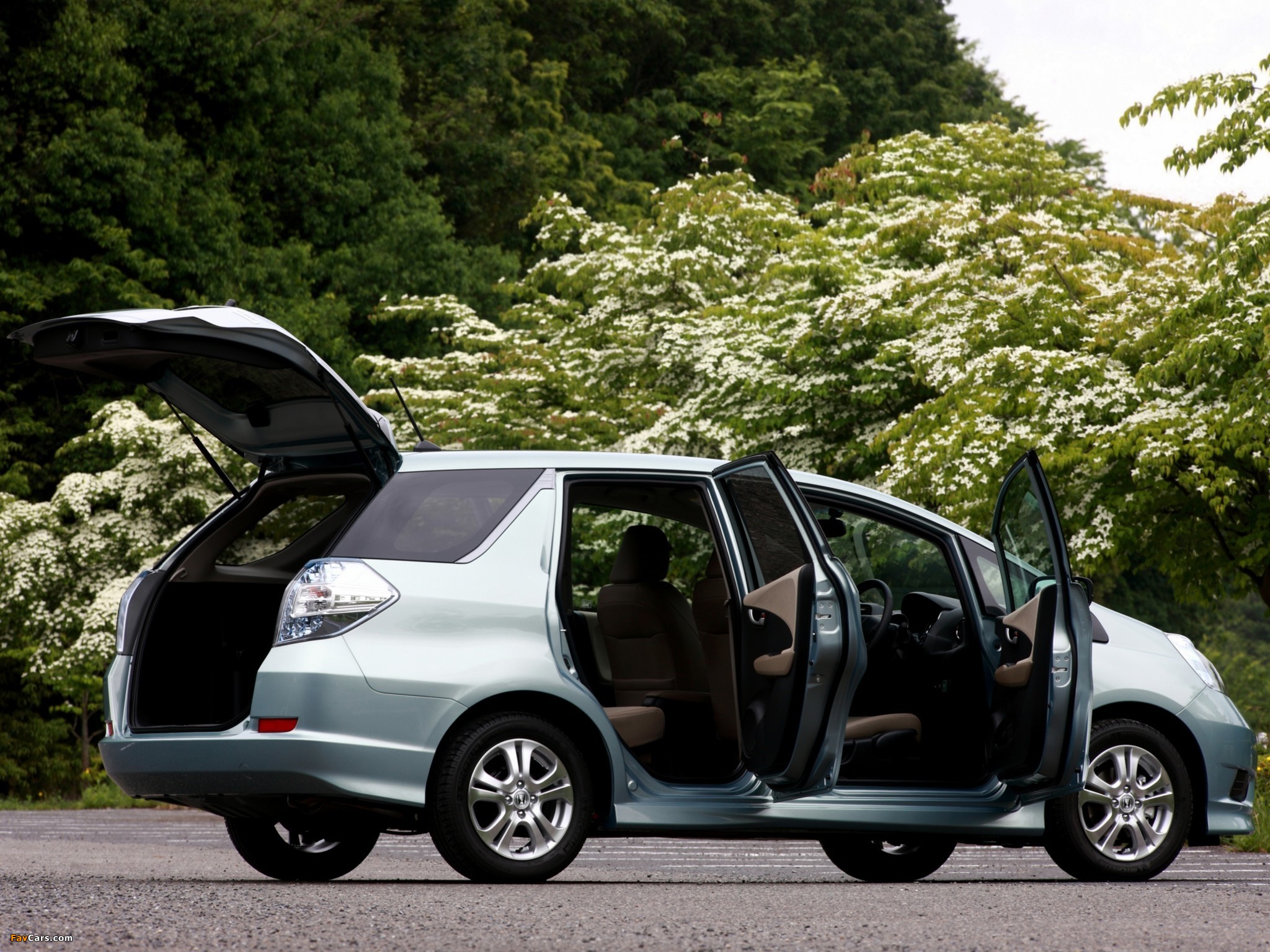 Images of Honda Fit Shuttle Hybrid (GP2) 2011 (2048 x 1536)