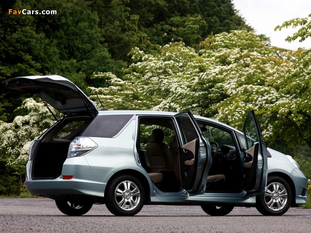 Images of Honda Fit Shuttle Hybrid (GP2) 2011 (640 x 480)