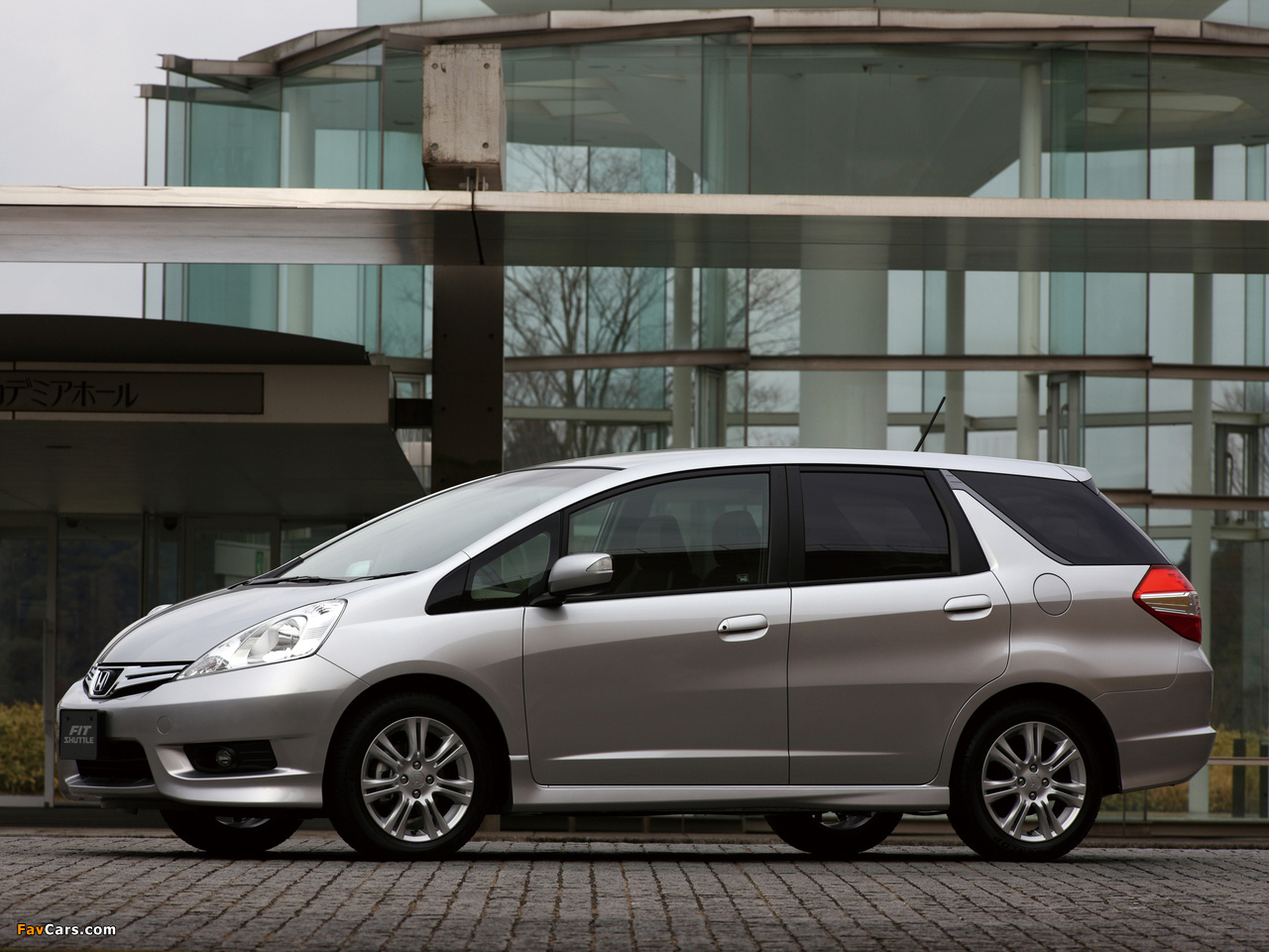 Pictures of Honda Fit Shuttle (GG) 2011 (1280 x 960)