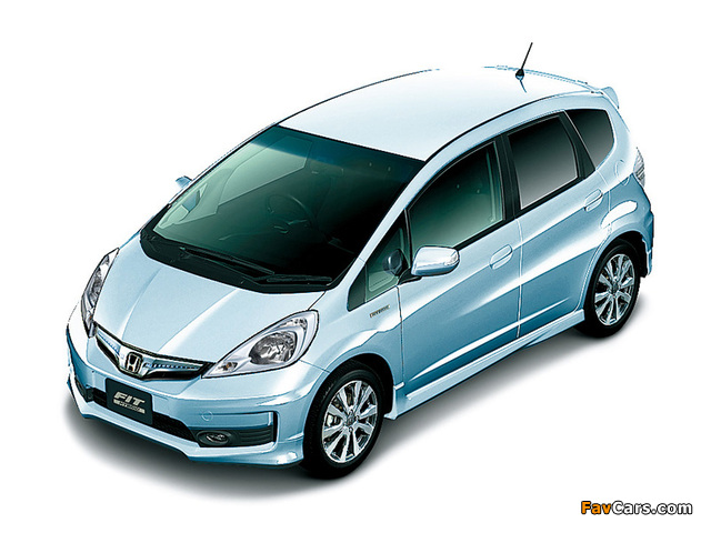 Honda Fit Hybrid RS (GP1) 2012 photos (640 x 480)