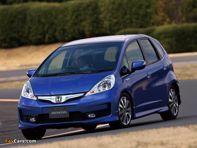 Honda Fit Hybrid RS (GP1) 2012 photos (640 x 480)