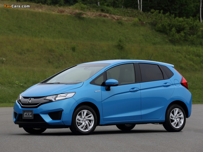 Honda Fit Hybrid 2013 images (800 x 600)