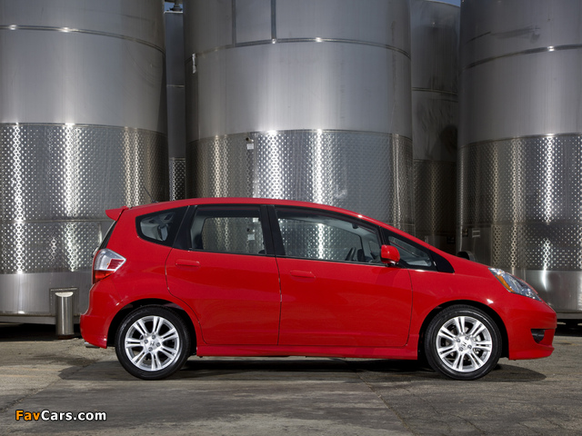 Images of Honda Fit Sport US-spec (GE) 2008–11 (640 x 480)