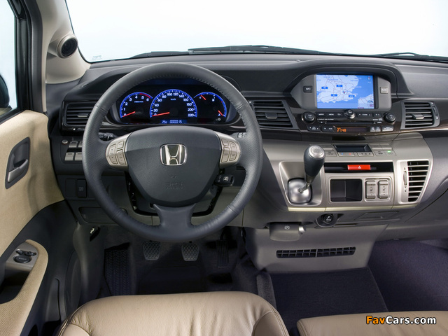Images of Honda FR-V 2004–09 (640 x 480)