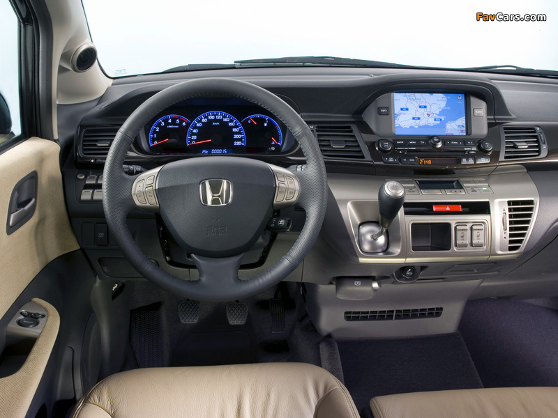 Images of Honda FR-V 2004–09 (800 x 600)