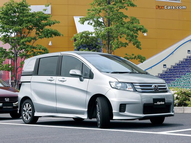 Honda Freed Spike (GB3) 2010 wallpapers (640 x 480)