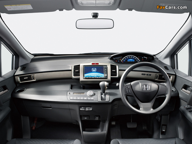 Images of Honda Freed Spike (GB3) 2010 (640 x 480)