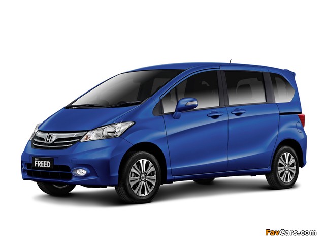 Pictures of Honda Freed (GB3) 2011 (640 x 480)