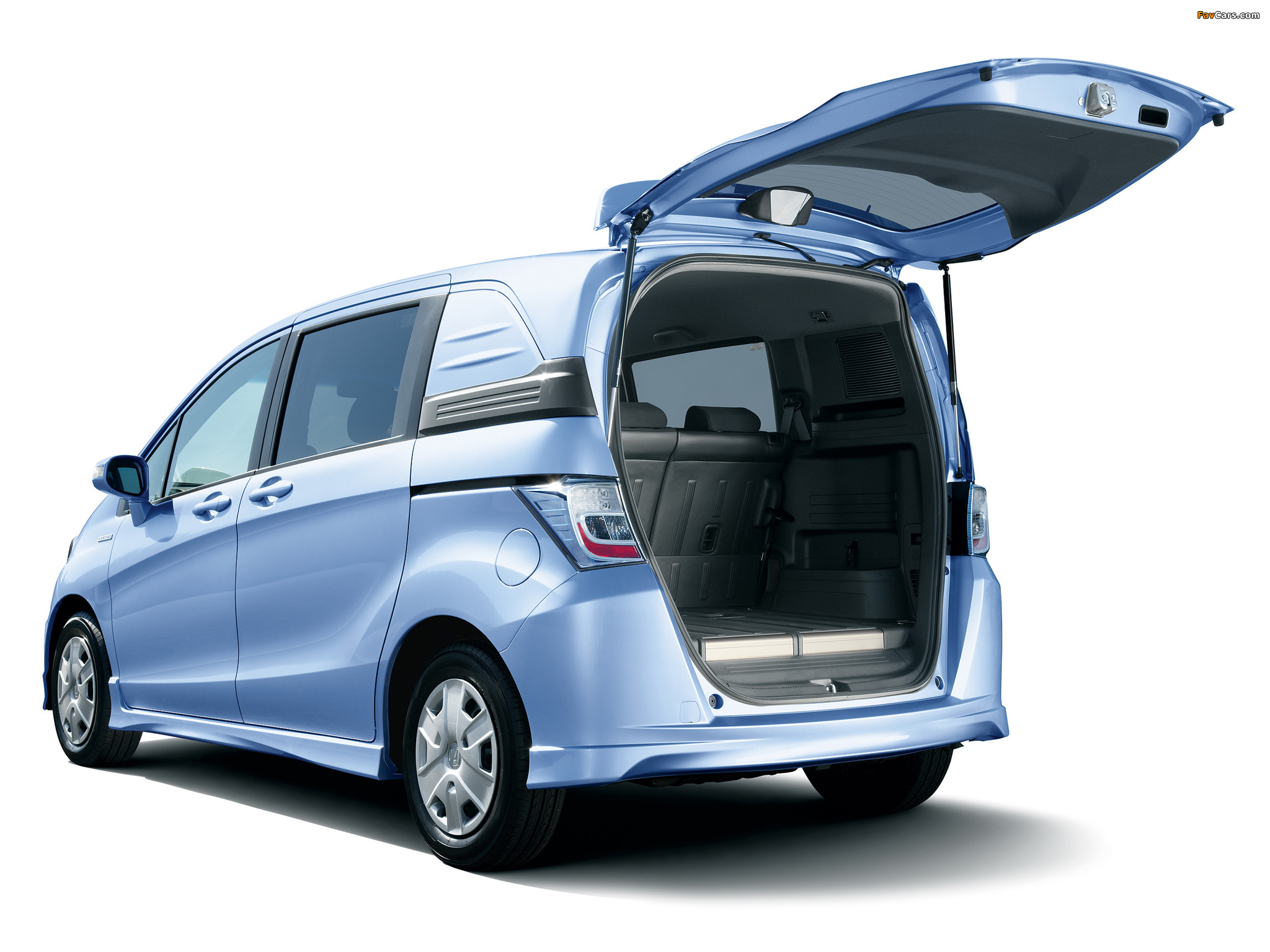 Honda Freed Spike Hybrid (GP3) 2011 wallpapers (2048 x 1536)