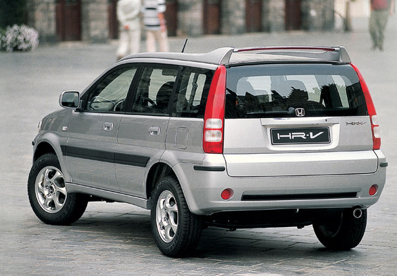 Photos of Honda HR-V 5-door (GH) 2001–05