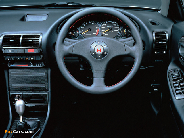Pictures of Honda Integra Type-R Sedan (DB8) 1995–2000 (640 x 480)