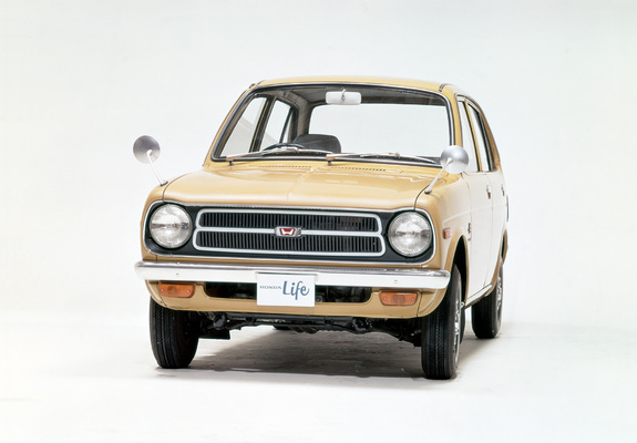 Honda Life 4-door 1971–74 pictures