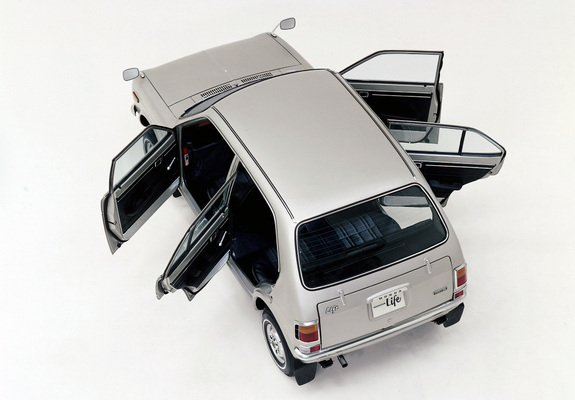 Pictures of Honda Life 4-door 1971–74