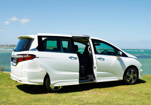 Pictures of Honda Odyssey VTi-L 2014