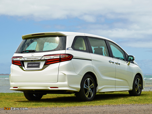 Pictures of Honda Odyssey VTi-L 2014 (640 x 480)
