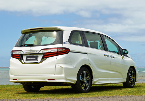 Pictures of Honda Odyssey VTi-L 2014