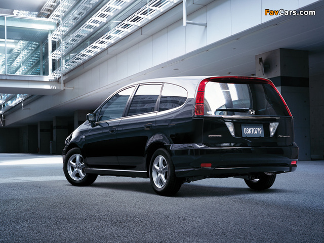 Honda Stream Absolute (RN5) 2004–06 images (640 x 480)