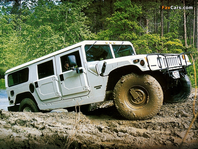 Hummer H1 Wagon 1992–2005 wallpapers (640 x 480)