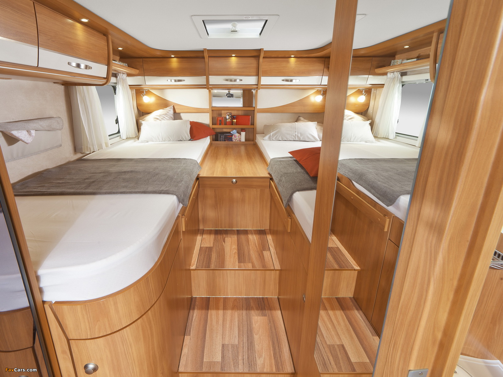 Hymer B-Class StarLight 2013 pictures (1600 x 1200)