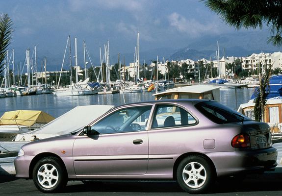 Hyundai Accent 3-door 1994–96 photos
