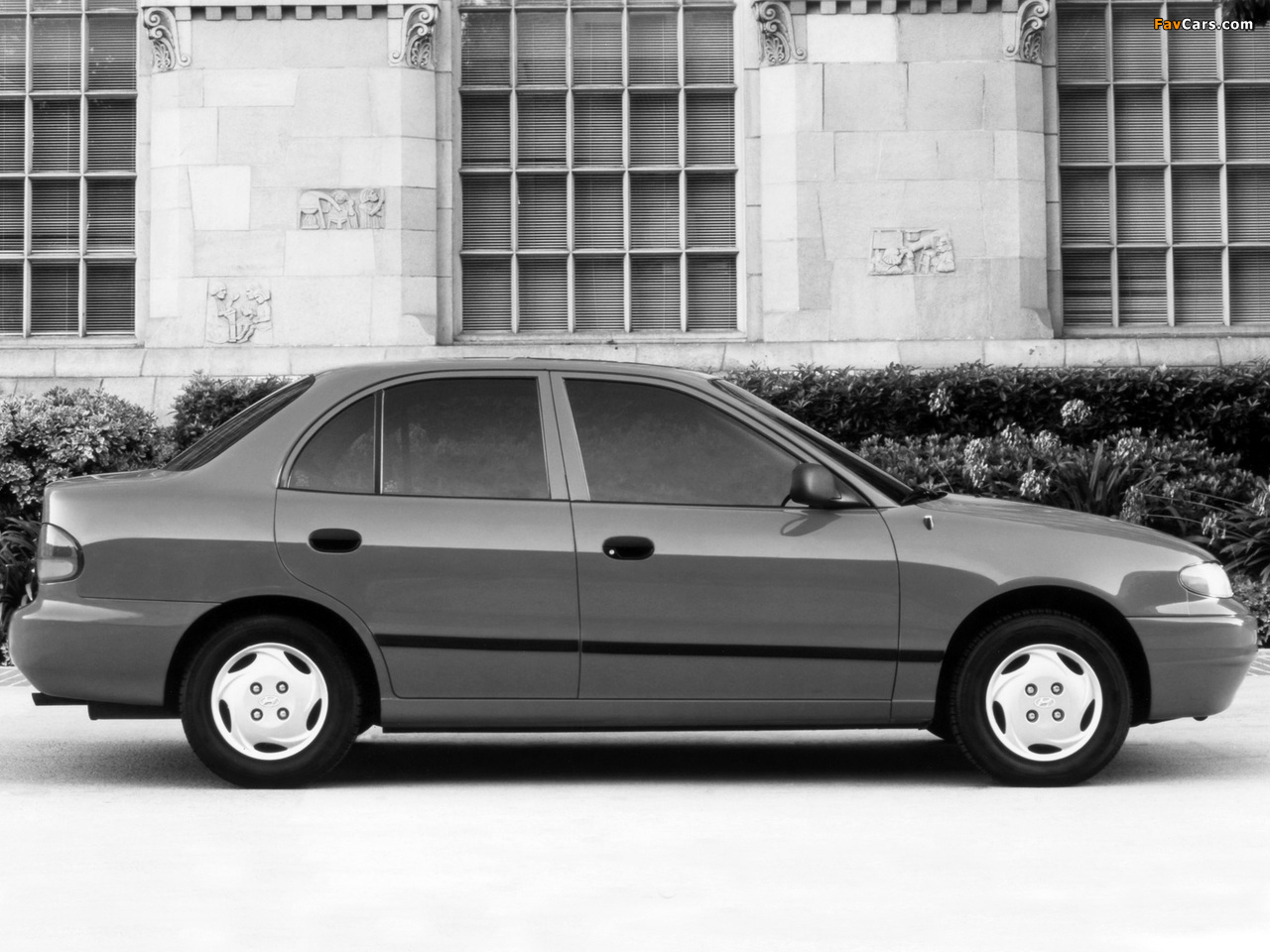 Hyundai Accent Sedan US-spec 1994–96 photos (1280 x 960)