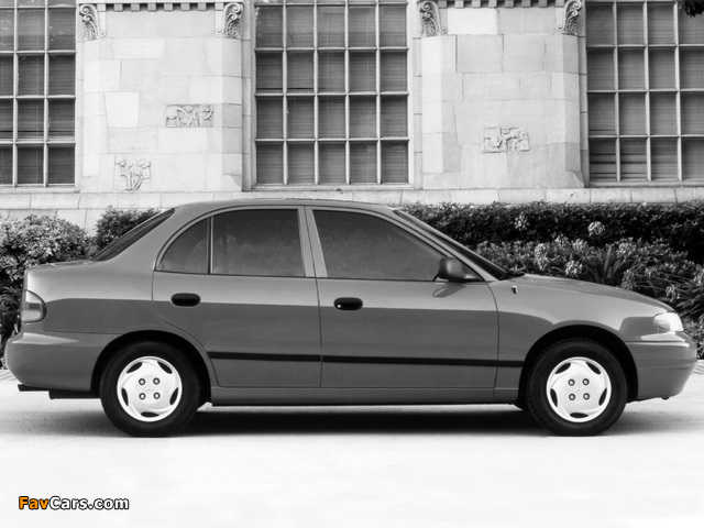 Hyundai Accent Sedan US-spec 1994–96 photos (640 x 480)