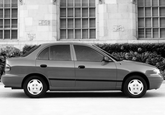 Hyundai Accent Sedan US-spec 1994–96 photos