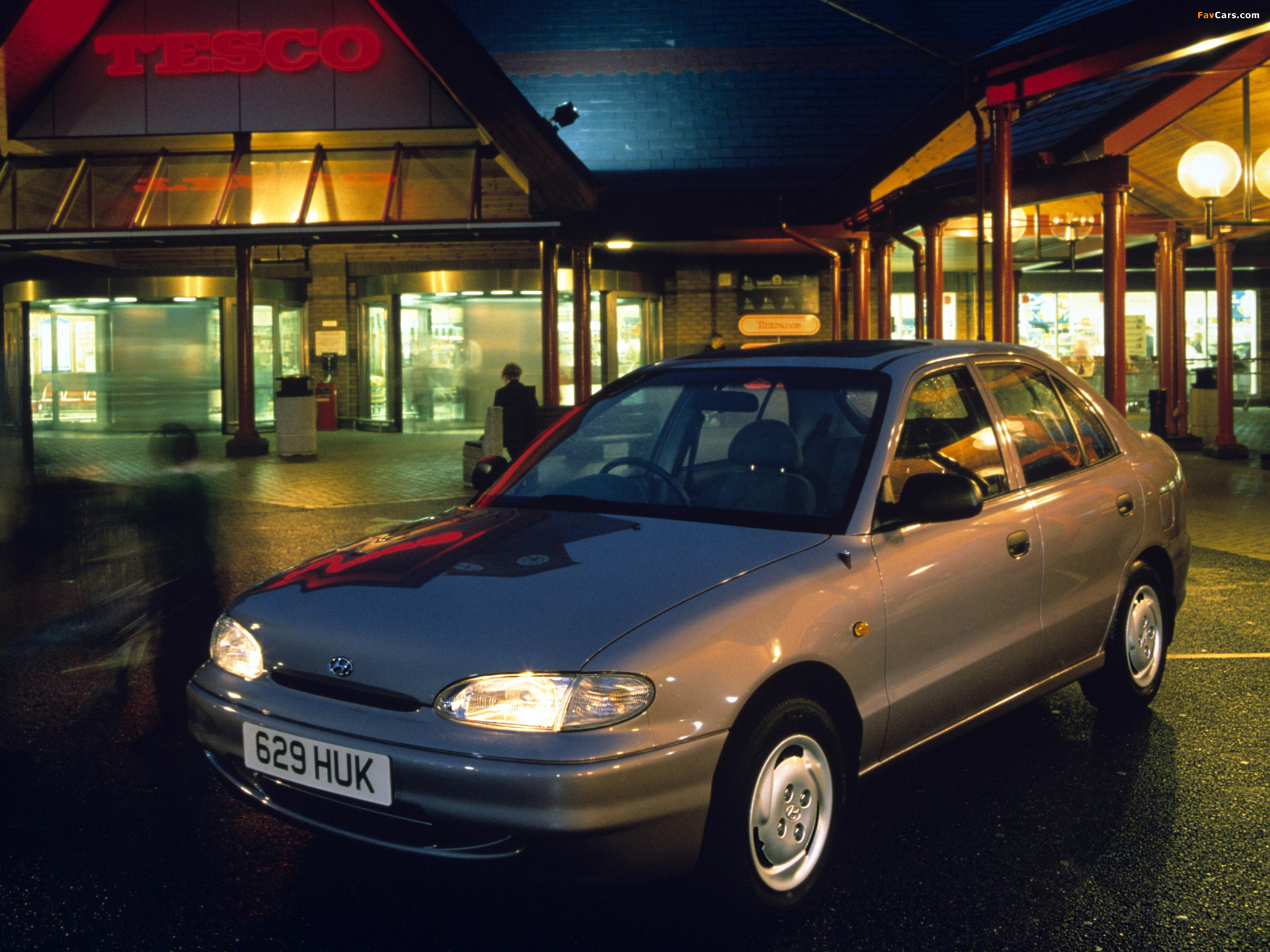Hyundai Accent Sedan UK-spec 1994–96 photos (2048 x 1536)