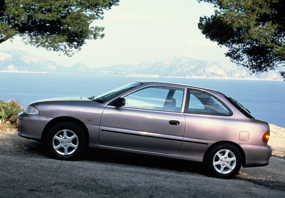 Hyundai Accent 3-door 1994–96 pictures